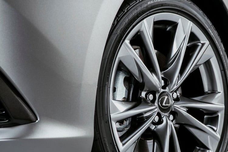 3817351 300h 2.5 Premium Plus 4dr CVT