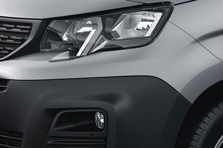 4067941 100kW 52kWh Professional Van Auto